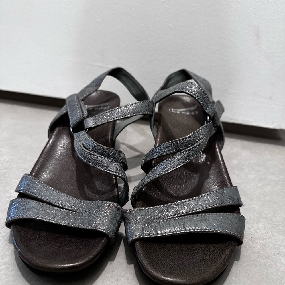 Dansko silver sandal. Worn 2x comfortable dressy. Size 8